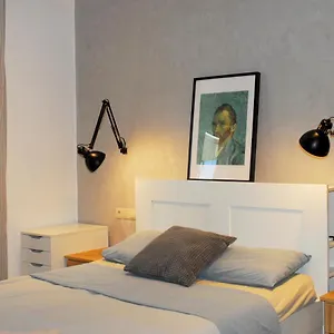 Modern House With Garden And Bathroom Tv In Front Of The Venetial Walls Διαμέρισμα